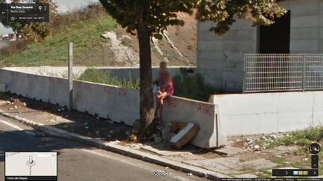 30 foto di riprovevole prostituzione alla luce del sole riprese dalla Google Car e visibili su Street View