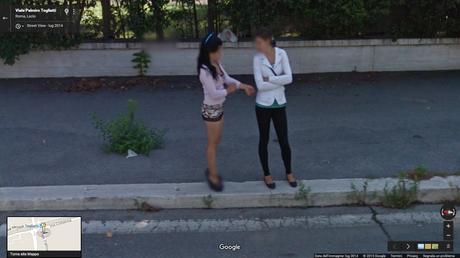 30 foto di riprovevole prostituzione alla luce del sole riprese dalla Google Car e visibili su Street View