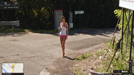 30 foto di riprovevole prostituzione alla luce del sole riprese dalla Google Car e visibili su Street View