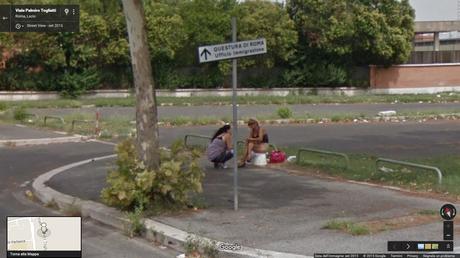 30 foto di riprovevole prostituzione alla luce del sole riprese dalla Google Car e visibili su Street View