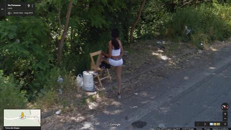 30 foto di riprovevole prostituzione alla luce del sole riprese dalla Google Car e visibili su Street View