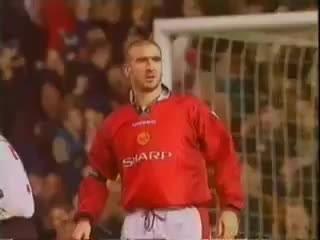 (VIDEO)Old stories - L'Old Trafford omaggia Cantona con questo bellissimo coro..