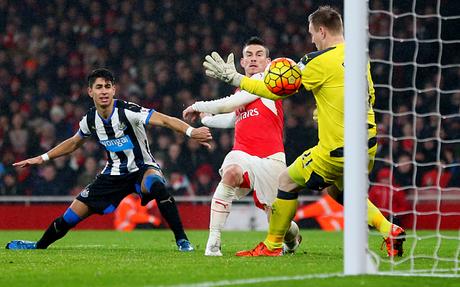 Arsenal-Newcastle 1-0: Koscielny regala la vetta solitaria ai ‘Gunners’