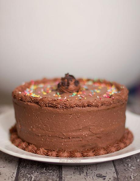 torta di pan di zenzero con glassa al cioccolato vegan