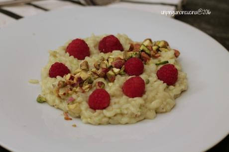 risotto-al-pesto-di-pistacchi-e-lamponi