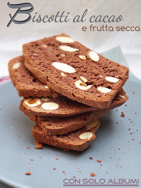 Biscotti al cacao e frutta secca con solo albumi (fat free)