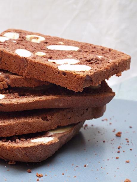 Biscotti al cacao e frutta secca con solo albumi (fat free)