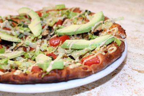 chicken and avocado pizza