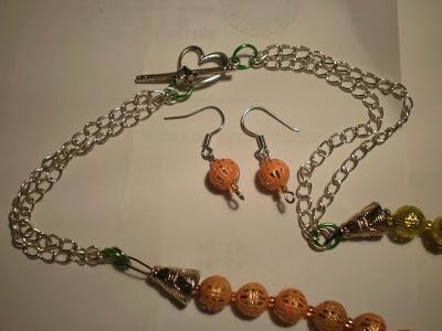 Dopo il legno, smaltiamo il metallo: collana e orecchini. Tutorial / Sautoir e BO en perles métal peintes au vernis à ongle. Tutorial