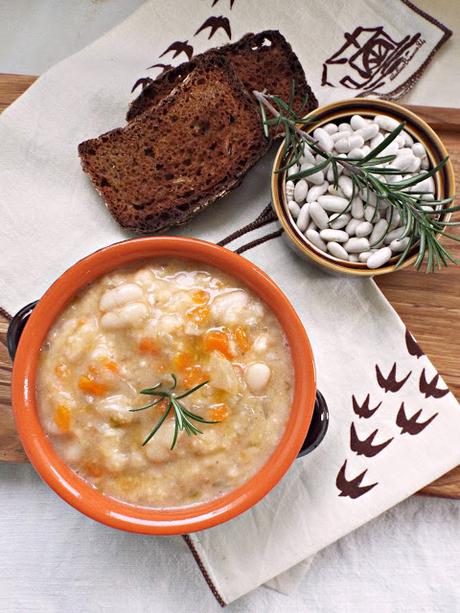 Zuppa di cannellini al profumo di finocchio e olio di rosmarino