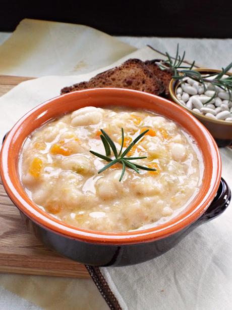 Zuppa di cannellini al profumo di finocchio e olio di rosmarino