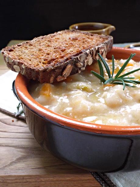 Zuppa di cannellini al profumo di finocchio e olio di rosmarino