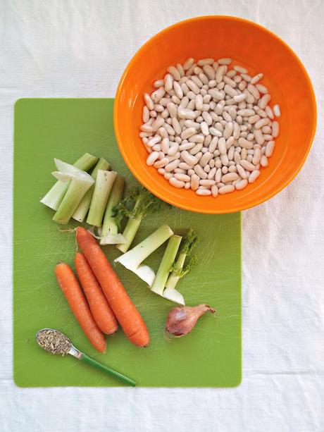 Zuppa di cannellini al profumo di finocchio e olio di rosmarino