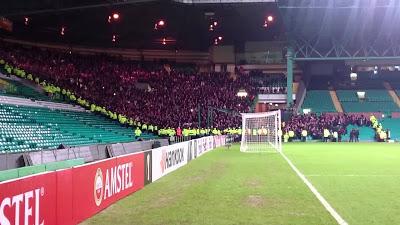 (VIDEO)Ajax fans singing 