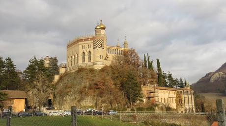 La Rocchetta Mattei e il Conte che voleva guarire tutti i mali