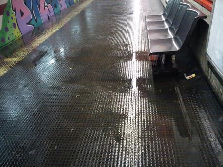 Stazione Flaminio sotto. L'inferno della fermata metro che serve Piazza del Popolo, Maxxi e Corso