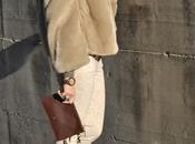 Outfit: faux turtleneck sweater pelliccia ecologica abbinata jeans beige maglione dolcevita-