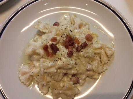 FARFALLE CON RICOTTA E PANCETTA CROCCANTE