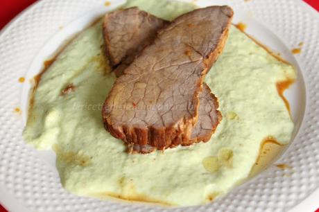 Arrosto di spalla di bovino con salsa di foglie di cavolo romanesco