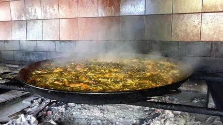 paella valenciana carne spagna barraca toni montoliu valencia