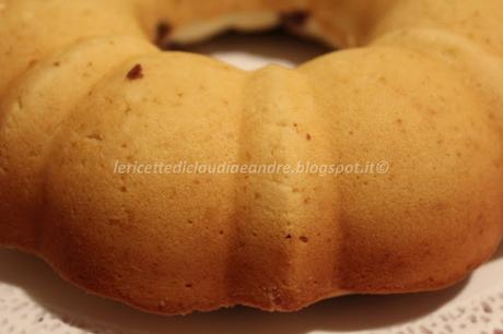 Ciambella con albumi e crema di nocciole (ricetta di riciclo)