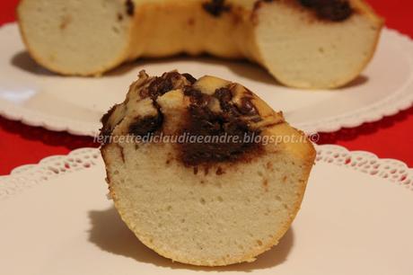 Ciambella con albumi e crema di nocciole (ricetta di riciclo)