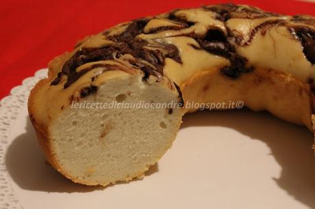 Ciambella con albumi e crema di nocciole (ricetta di riciclo)