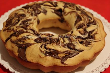 Ciambella con albumi e crema di nocciole (ricetta di riciclo)