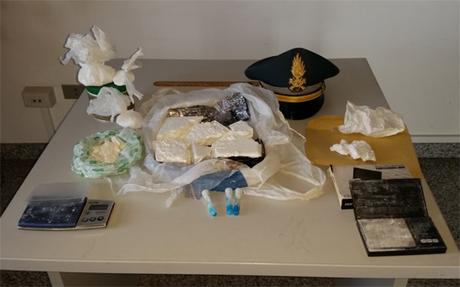 Crotone, rinvenuto e sequestrato 1 kg di cocaina in un garage