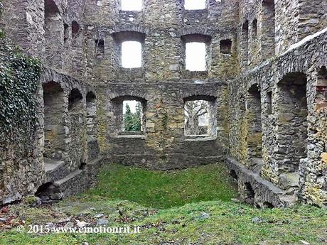 Visitare le rovine del castello di Hoentwiel, nella regione del Baden-Württemberg in Germania 