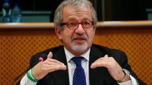 Il governatore di Regione Lombardia, Roberto Maroni (EPA/LAURENT DUBRULE)