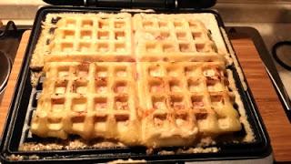 Esperimento # 1 con la piastra da waffle: Waffle di pasta sfoglia farcita