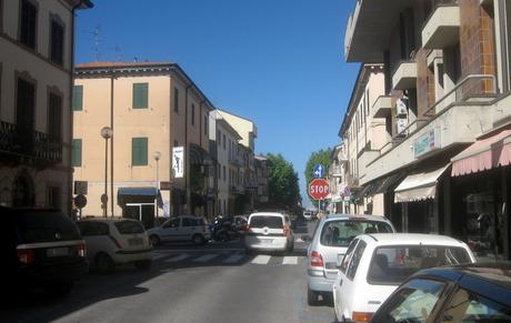 Via Veneto (già via di Mezzo) angolo via S.Francesco, oggi
