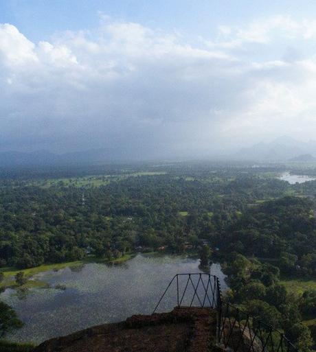 Le rovine del palazzo reale di Sigiriya, il buddha di Avukana e il lago di Kala Wewa. Viaggio in Sri Lanka