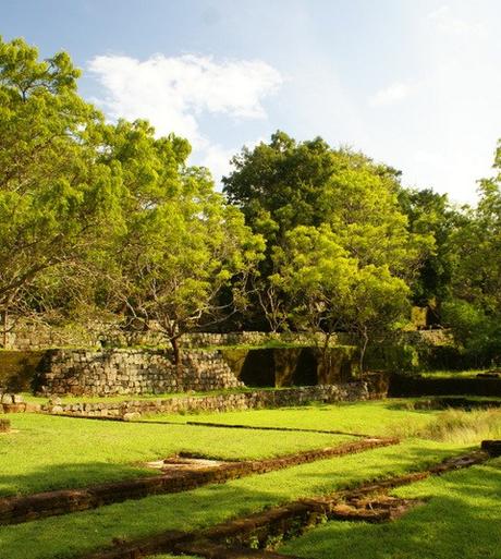 Le rovine del palazzo reale di Sigiriya, il buddha di Avukana e il lago di Kala Wewa. Viaggio in Sri Lanka