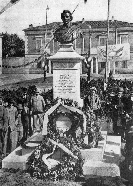 Piazza Shelley - 1894 inaugurazione monumento - Foto tratta da Nuova Viareggio Ieri  N.4-agosto 1992