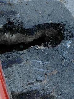 PAVIA.Iniziano i lavori lunedì ma la strada resterà chiusa: di nuovo, le proteste per la sosta non organizzata.