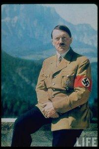 Foto di Hitler colorata - Fotografo Hugo Jaeger