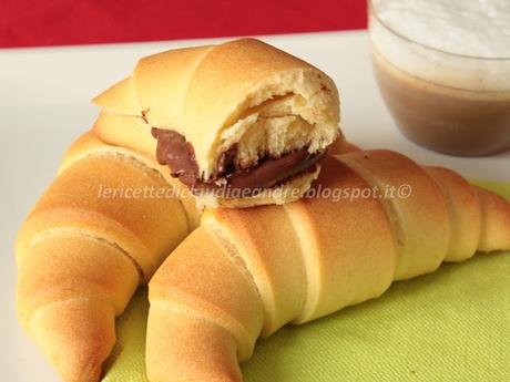 Cornetti di pan brioche con lievito madre, senza grassi