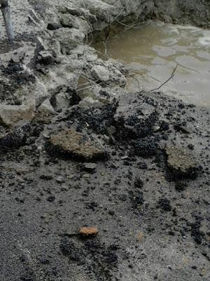 PAVIA. Iniziati i lavori in via Milazzo ma sono scavi a sorpresa: altri cedimenti e tubature sfondate.