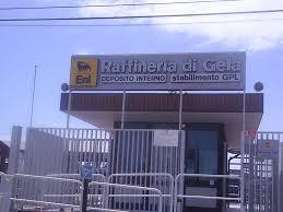 Gela si ribella alla crisi. L’indotto della Raffineria blocca la città