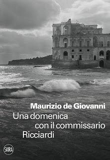 Una domenica con il commissario Ricciardi, di Maurizio De Giovanni