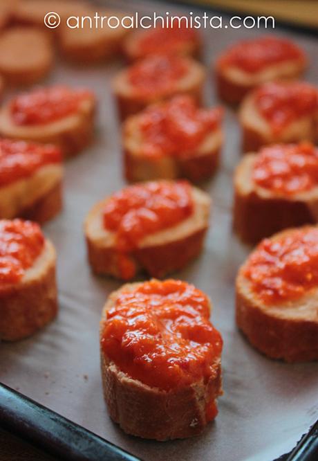 Crostini con Crema di Peperoni Arancioni alla Paprica Dolce