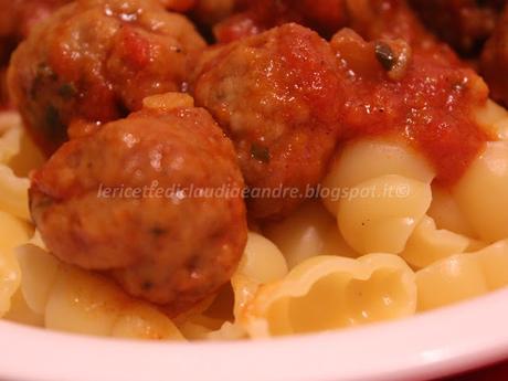 Gnocchi di pasta di semola con polpette di macinato misto