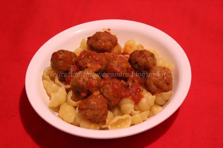 Gnocchi di pasta di semola con polpette di macinato misto