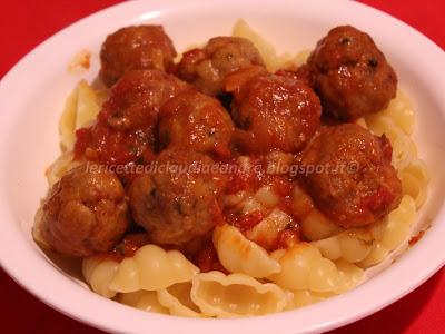 Gnocchi di pasta di semola con polpette di macinato misto