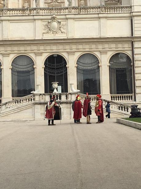 Il turismo in città crolla semplicemente perché Roma fa schifo. Che senso ha inventarsi altre scuse?