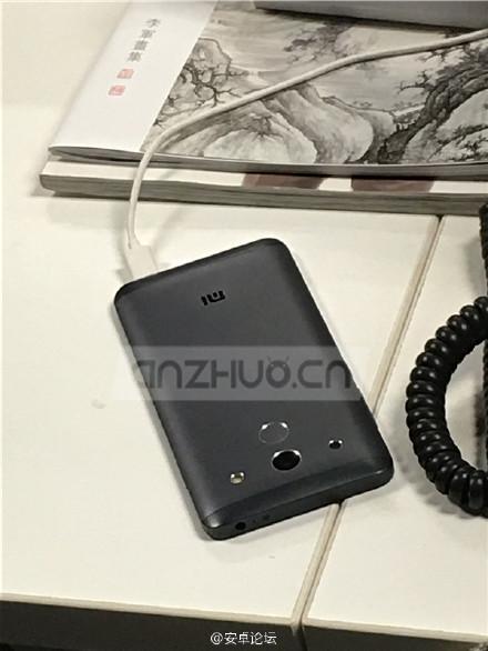 Purported-Xiaomi-Mi-5-leaked-photos