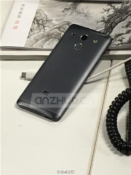 Purported-Xiaomi-Mi-5-leaked-photos (1)