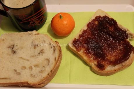 Pane in cassetta con semi di girasole e lievito madre